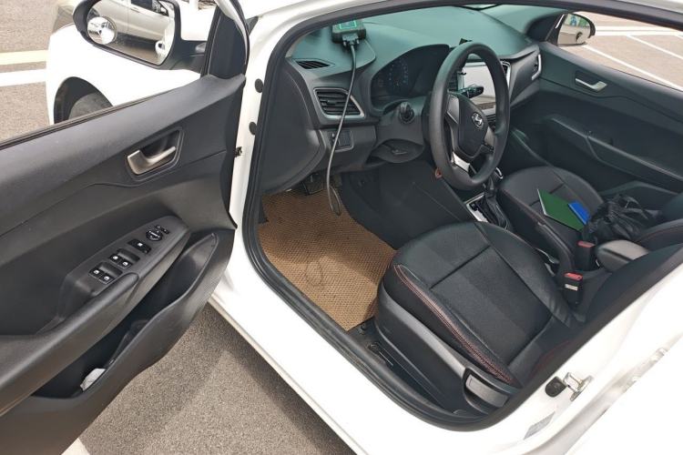 Used Hyundai Verna (new generation) 2016 1.4L Automatic Cool Edition GLS Driver Seat