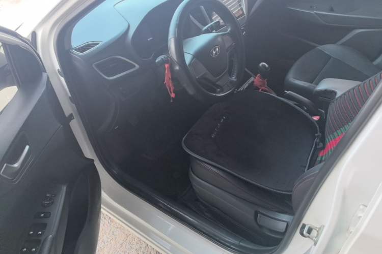 Used Hyundai Verna (new generation) 2016 1.4L Manual Cool Edition GLS Driver Seat