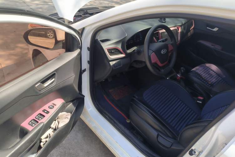 Used Hyundai Verna (new generation) 2016 1.4L Manual Cool Edition GLS Driver Seat