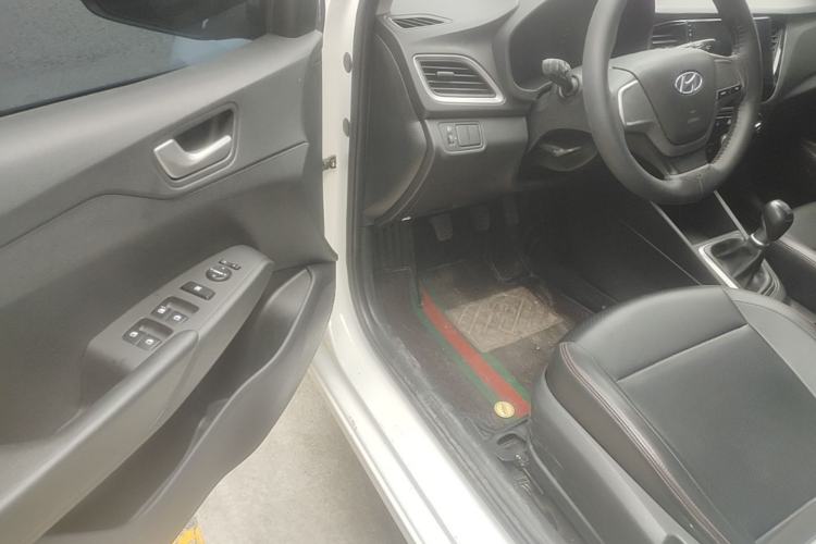 Used Hyundai Verna (new generation) 2016 1.4L Manual Cool Edition GLS Driver Seat