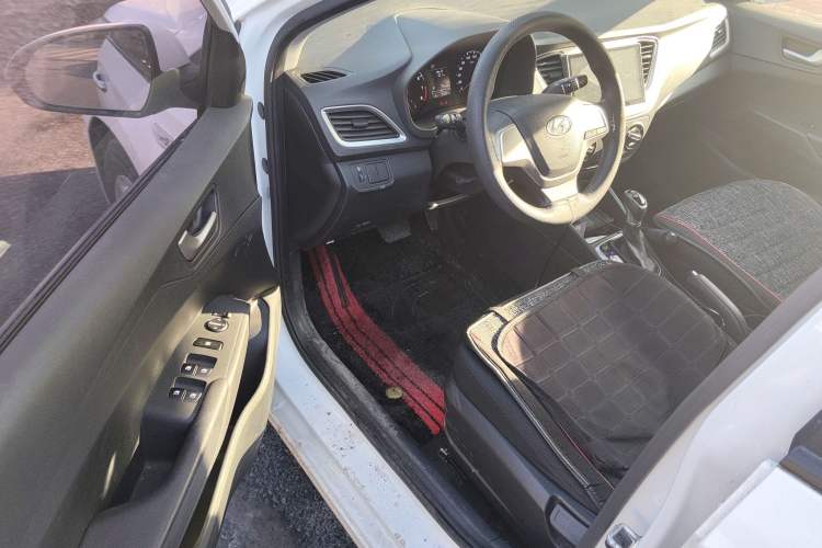 Used Hyundai Verna (new generation) 2016 1.4L Automatic Cool Edition GLS Driver Seat