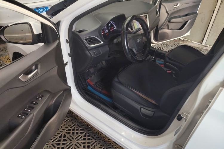 Used Hyundai Verna (new generation) 2016 1.4L Manual Cool Edition GLS Driver Seat