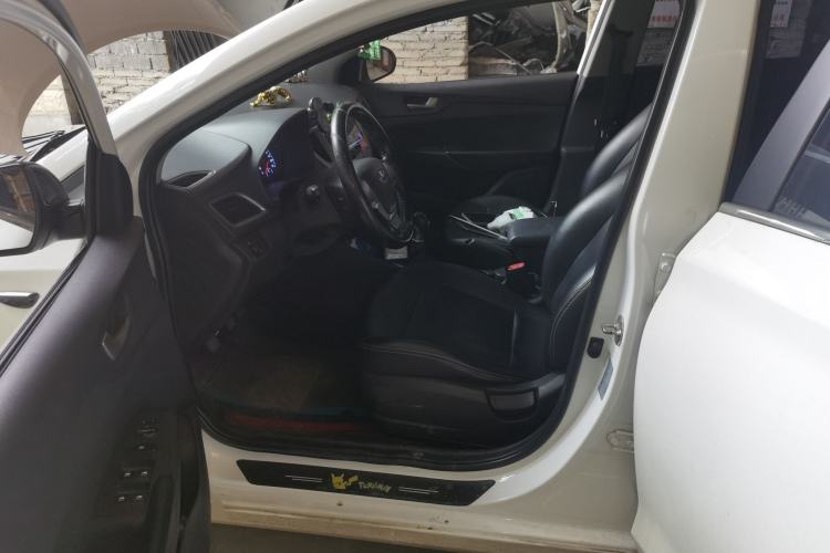 Used Hyundai Verna (new generation) 2016 1.4L Manual Cool Edition GLS Driver Seat
