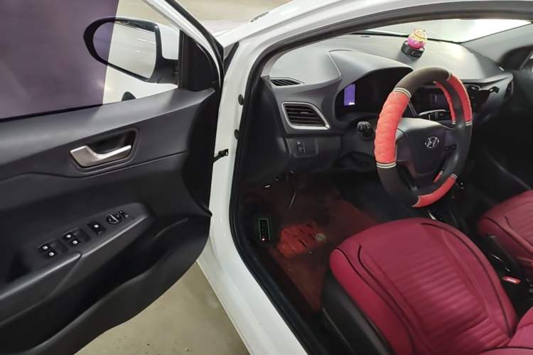 Used Hyundai Verna (new generation) 2016 1.4L Automatic Cool Edition GLS Driver Seat
