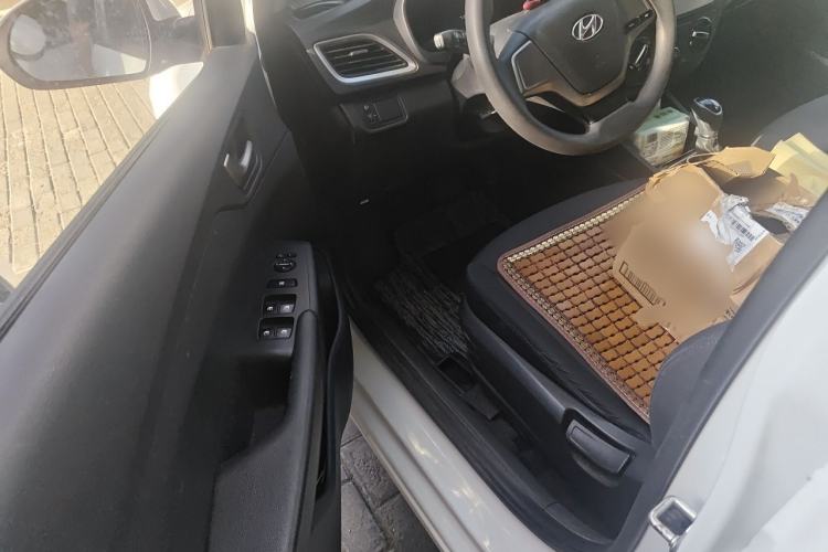 Used Hyundai Verna (new generation) 2016 1.4L Automatic Cool Edition GLS Driver Seat
