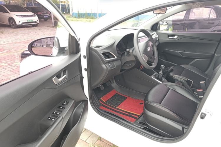 Used Hyundai Verna (new generation) 2016 1.4L Manual Cool Edition GLS Driver Seat