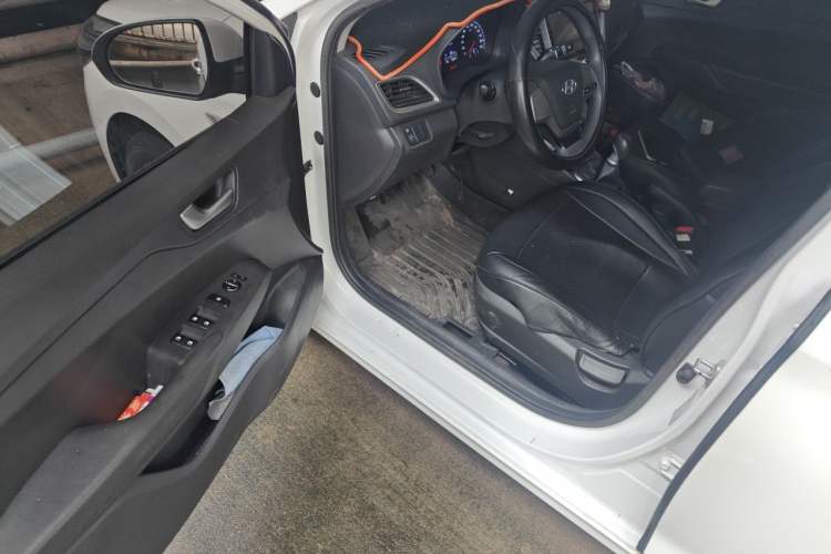 Used Hyundai Verna (new generation) 2016 1.4L Manual Cool Edition GLS Driver Seat