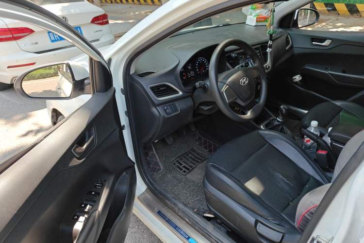 Used Hyundai Verna (new generation) 2016 1.4L Manual Cool Edition GLS Driver Seat