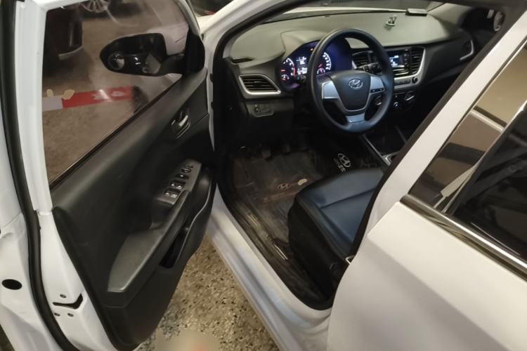 Used Hyundai Verna (new generation) 2016 1.4L Manual Cool Edition GLS Driver Seat