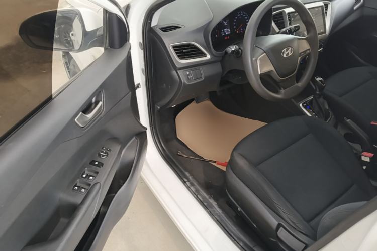 Used Hyundai Verna (new generation) 2016 1.4L Automatic Cool Edition GLS Driver Seat
