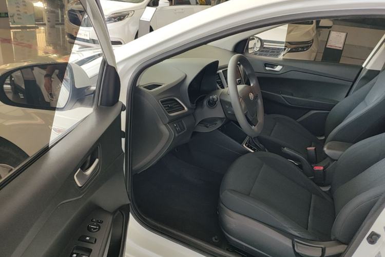 Used Hyundai Verna (new generation) 2016 1.4L Automatic Cool Edition GLS Driver Seat