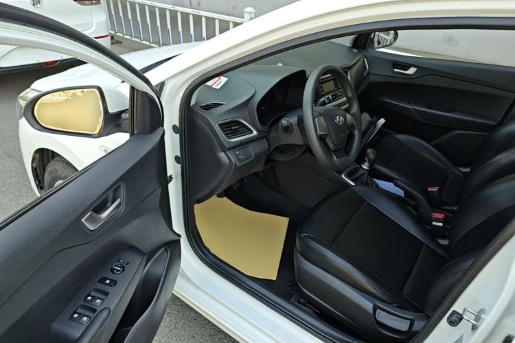 Used Hyundai Verna (new generation) 2016 1.4L Manual Cool Edition GLS Driver Seat