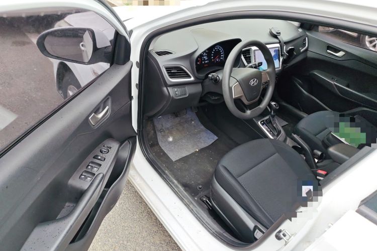 Used Hyundai Verna (new generation) 2016 1.4L Automatic Cool Edition GLS Driver Seat