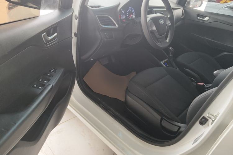 Used Hyundai Verna (new generation) 2016 1.4L Automatic Cool Edition GLS Driver Seat