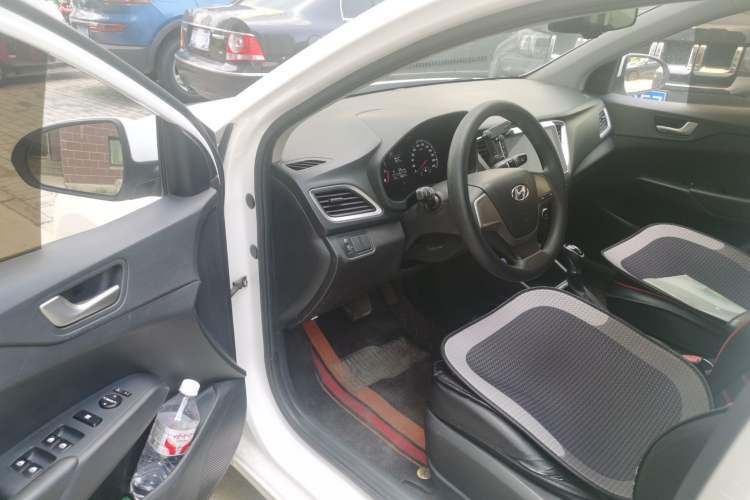 Used Hyundai Verna (new generation) 2016 1.4L Automatic Cool Edition GLS Driver Seat
