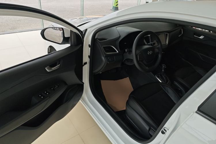 Used Hyundai Verna (new generation) 2016 1.4L Automatic Cool Edition GLS Driver Seat