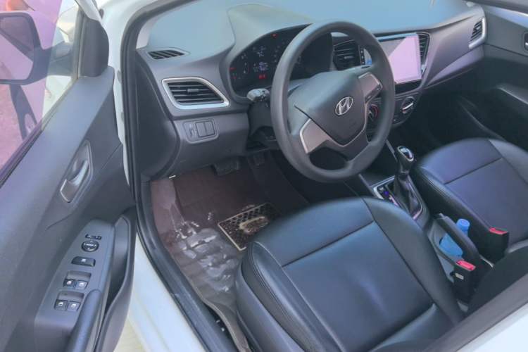 Used Hyundai Verna (new generation) 2016 1.4L Automatic Cool Edition GLS Driver Seat
