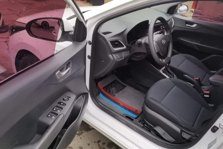 Used Hyundai Verna (new generation) 2016 1.4L Automatic Cool Edition GLS Driver Seat