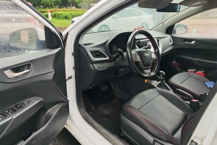 Used Hyundai Verna (new generation) 2016 1.4L Automatic Cool Edition GLS Driver Seat