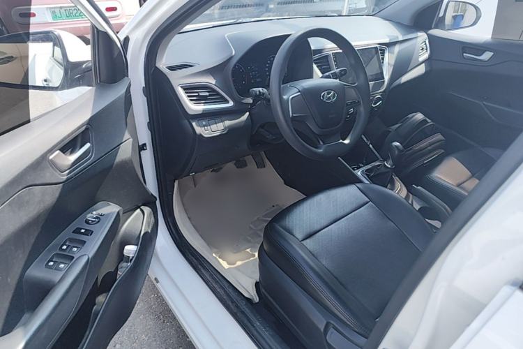 Used Hyundai Verna (new generation) 2016 1.4L Manual Cool Edition GLS Driver Seat