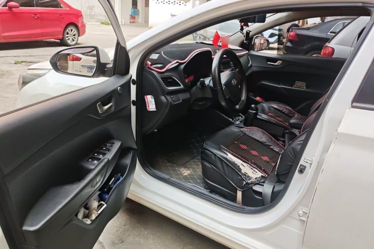 Used Hyundai Verna (new generation) 2016 1.4L Manual Cool Edition GLS Driver Seat