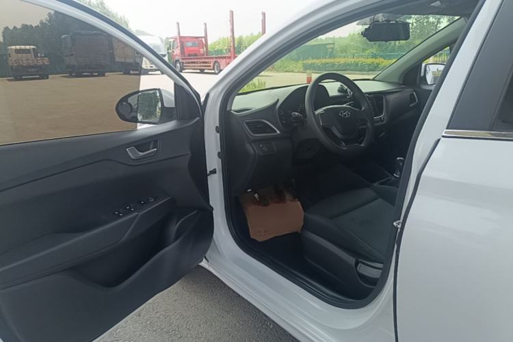 Used Hyundai Verna (new generation) 2016 1.4L Manual Cool Edition GLS Driver Seat