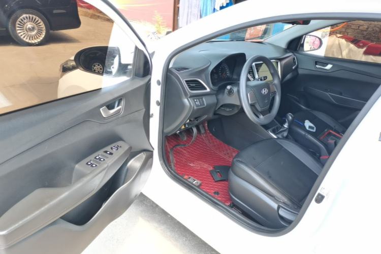 Used Hyundai Verna (new generation) 2016 1.4L Manual Cool Edition GLS Driver Seat
