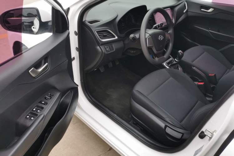 Used Hyundai Verna (new generation) 2016 1.4L Manual Cool Edition GLS Driver Seat