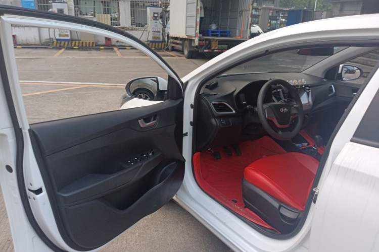 Used Hyundai Verna (new generation) 2016 1.4L Manual Cool Edition GLS Driver Seat