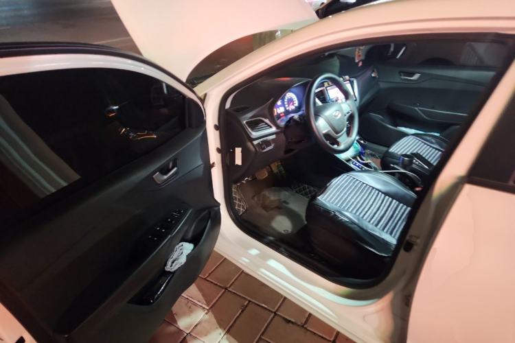 Used Hyundai Verna (new generation) 2016 1.4L Automatic Cool Edition GLS Driver Seat