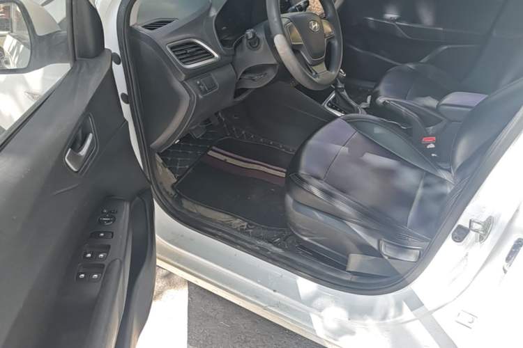 Used Hyundai Verna (new generation) 2016 1.4L Automatic Cool Edition GLS Driver Seat