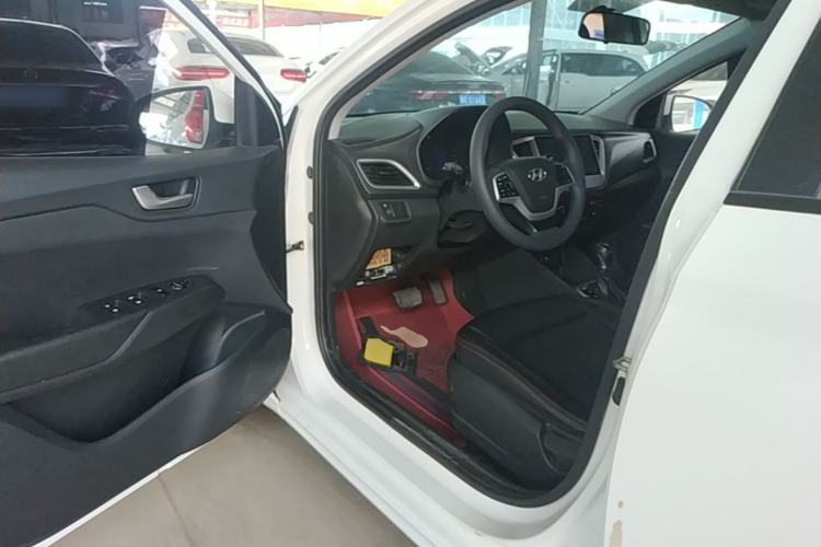 Used Hyundai Verna (new generation) 2016 1.4L Automatic Cool Edition GLS Driver Seat