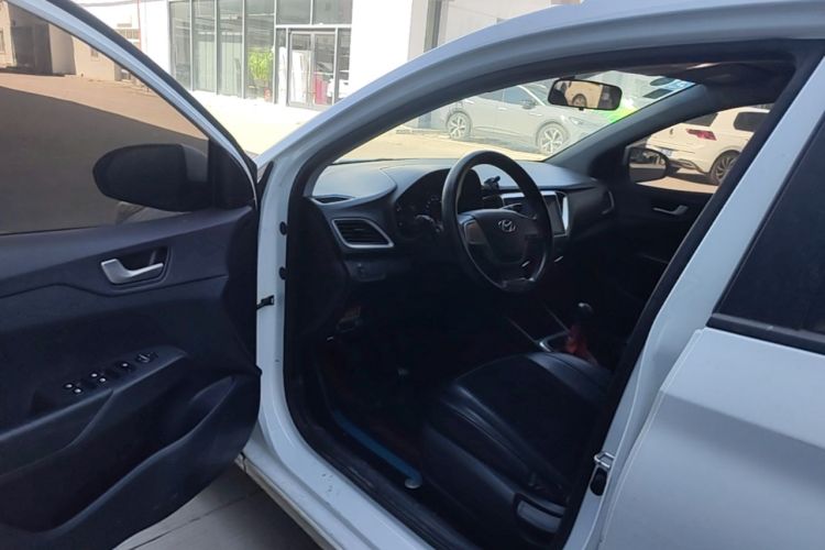 Used Hyundai Verna (new generation) 2016 1.4L Manual Cool Edition GLS Driver Seat