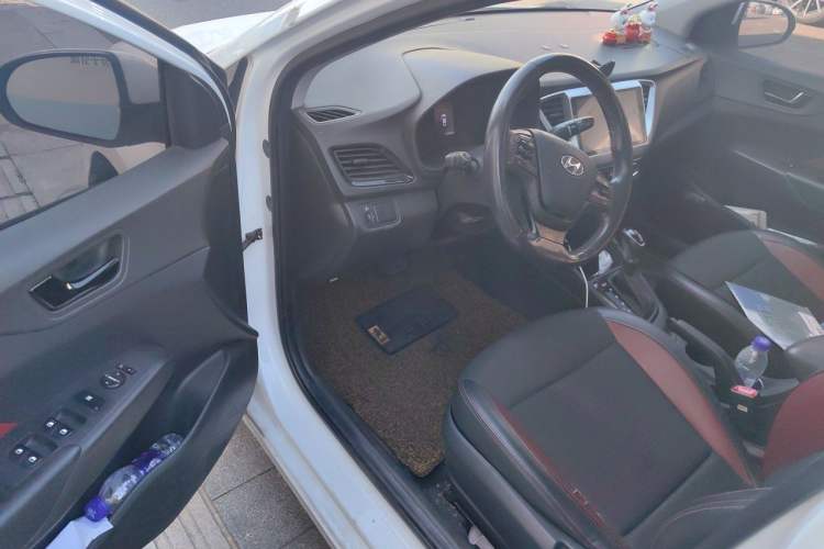Used Hyundai Verna (new generation) 2016 1.4L Automatic Sport Edition Driver Seat