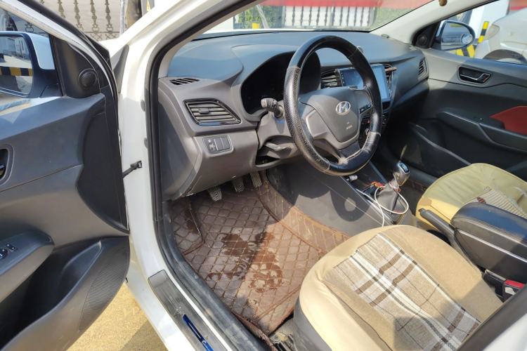 Used Hyundai Verna (new generation) 2016 1.4L Manual Cool Edition GLS Driver Seat