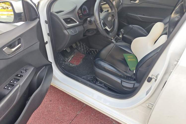 Used Hyundai Verna (new generation) 2016 1.4L Manual Cool Edition GLS Driver Seat