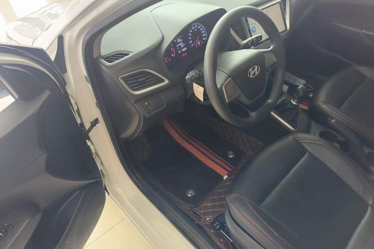 Used Hyundai Verna (new generation) 2016 1.4L Manual Cool Edition GLS Driver Seat