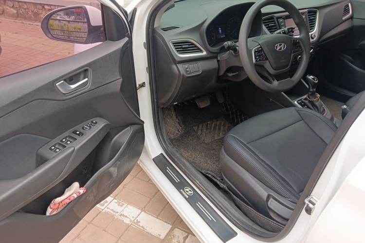 Used Hyundai Verna (new generation) 2016 1.4L Automatic Elite Edition TOP Driver Seat