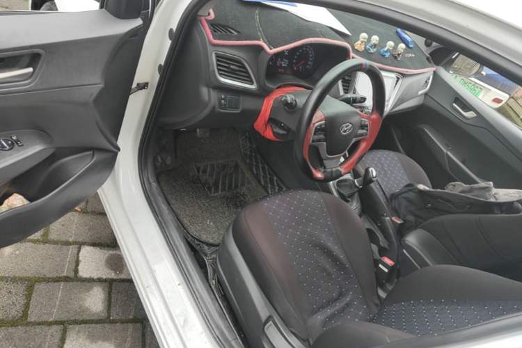 Used Hyundai Verna (new generation) 2016 1.4L Manual Cool Edition GLS Driver Seat