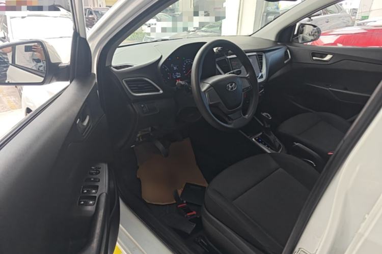 Used Hyundai Verna (new generation) 2016 1.4L Automatic Cool Edition GLS Driver Seat
