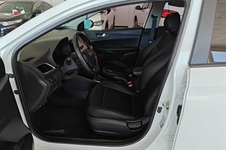 Used Hyundai Verna (new generation) 2016 1.4L Automatic Cool Edition GLS Driver Seat