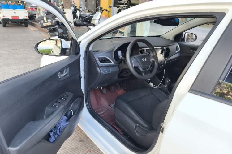 Used Hyundai Verna (new generation) 2016 1.4L Manual Cool Edition GLS Driver Seat