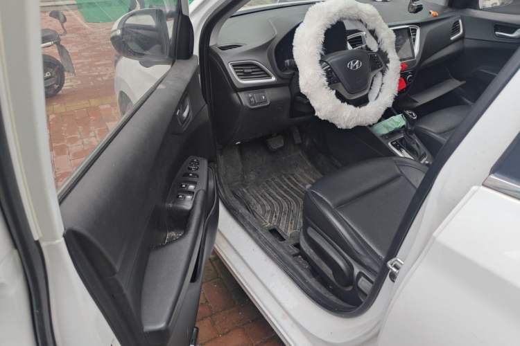 Used Hyundai Verna (new generation) 2016 1.6L Automatic Elite Edition TOP Driver Seat