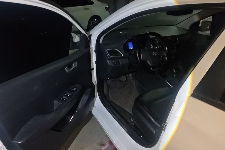 Used Hyundai Verna (new generation) 2016 1.4L Automatic Cool Edition GLS Driver Seat