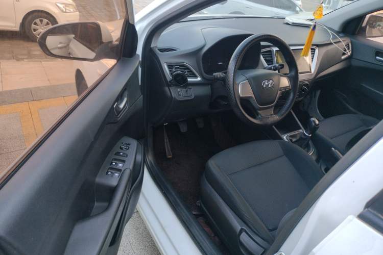 Used Hyundai Verna (new generation) 2016 1.4L Manual Cool Edition GLS Driver Seat