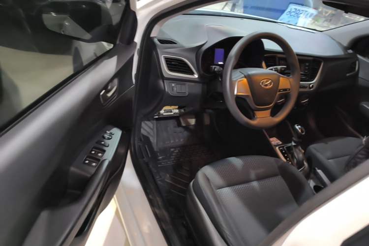 Used Hyundai Verna (new generation) 2016 1.4L Automatic Cool Edition GLS Driver Seat