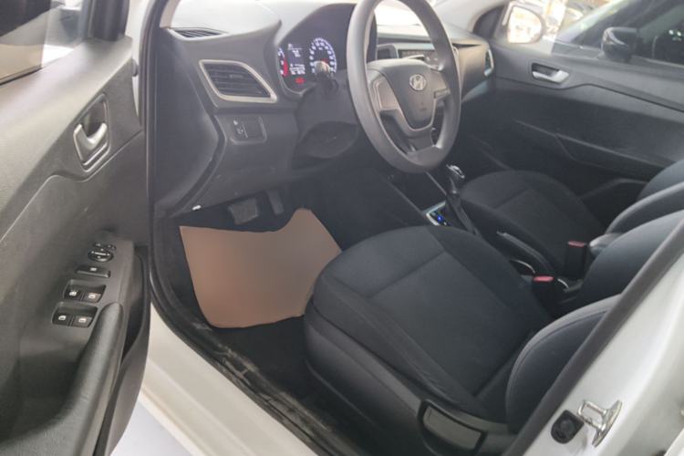 Used Hyundai Verna (new generation) 2016 1.4L Automatic Cool Edition GLS Driver Seat
