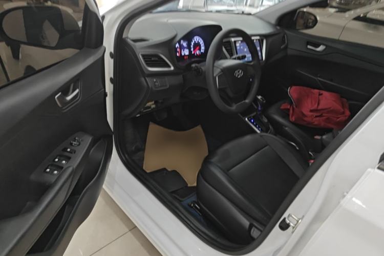 Used Hyundai Verna (new generation) 2016 1.4L Automatic Cool Edition GLS Driver Seat