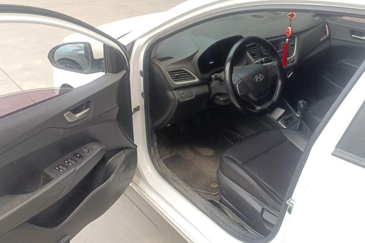 Used Hyundai Verna (new generation) 2016 1.4L Manual Cool Edition GLS Driver Seat