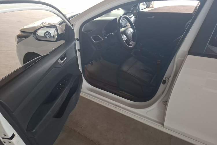 Used Hyundai Verna (new generation) 2016 1.4L Manual Cool Edition GLS Driver Seat